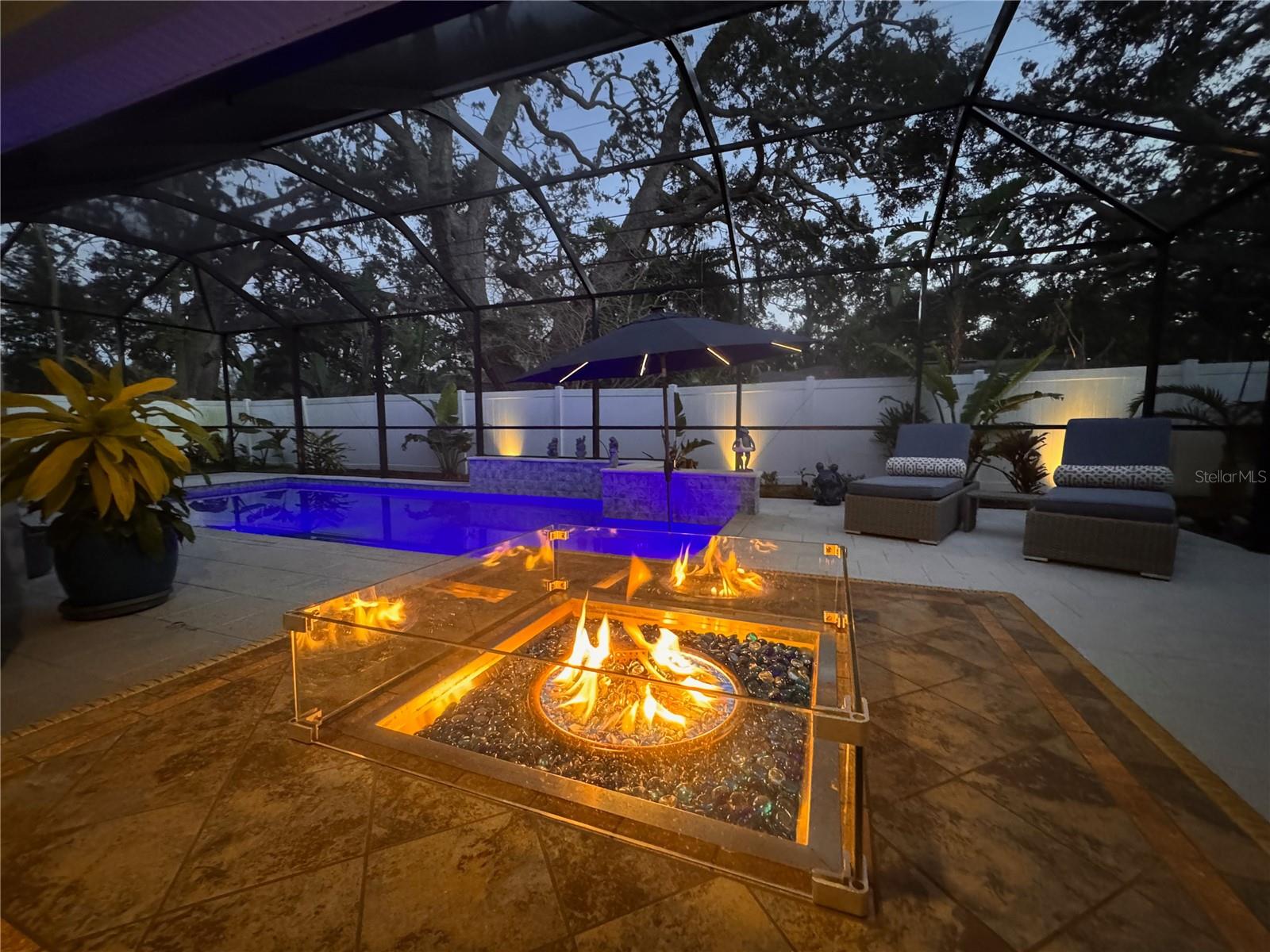 Dusk Lanai/Pool