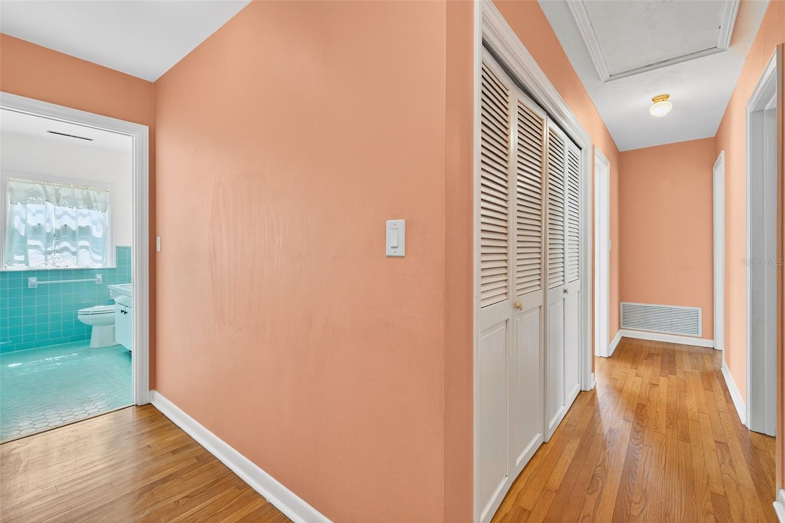 Hallway to the bedrooms