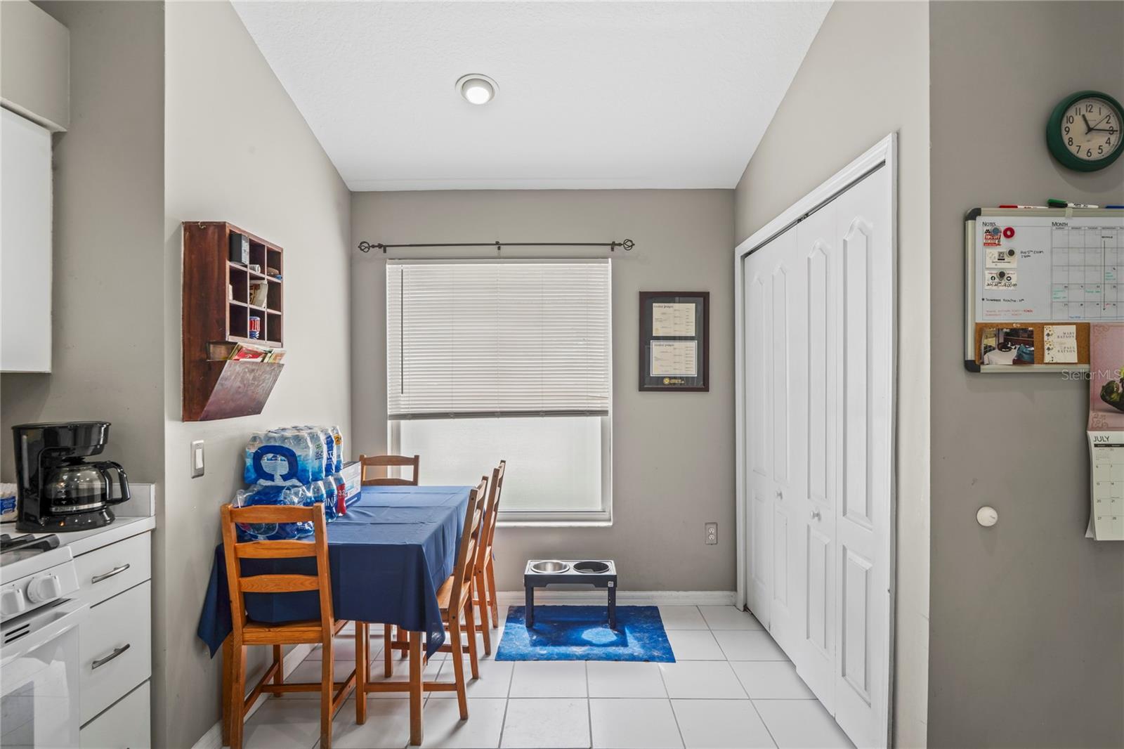 sitting area in kitchen