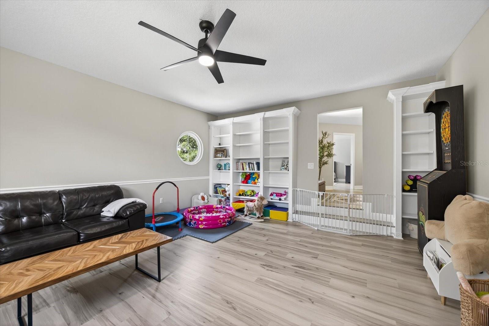 Built-in bookshelves!