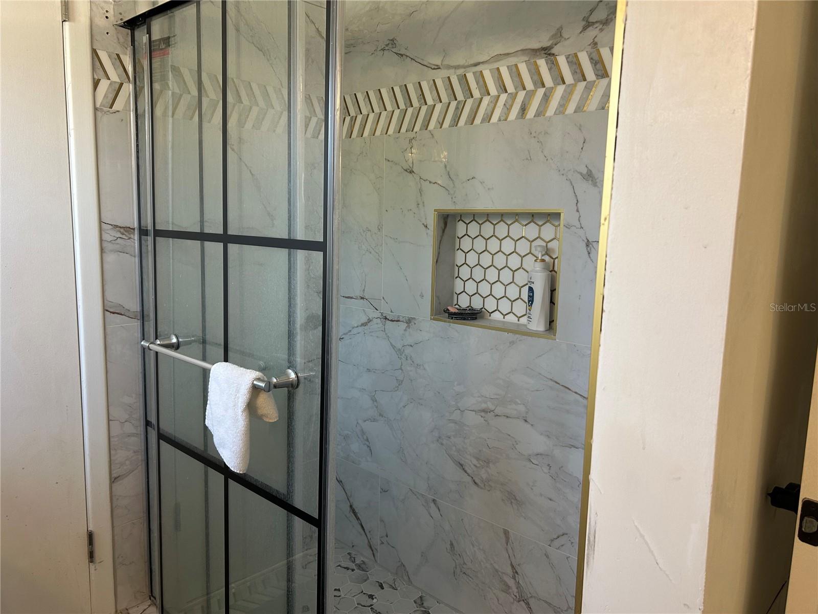 Standing shower - bath1