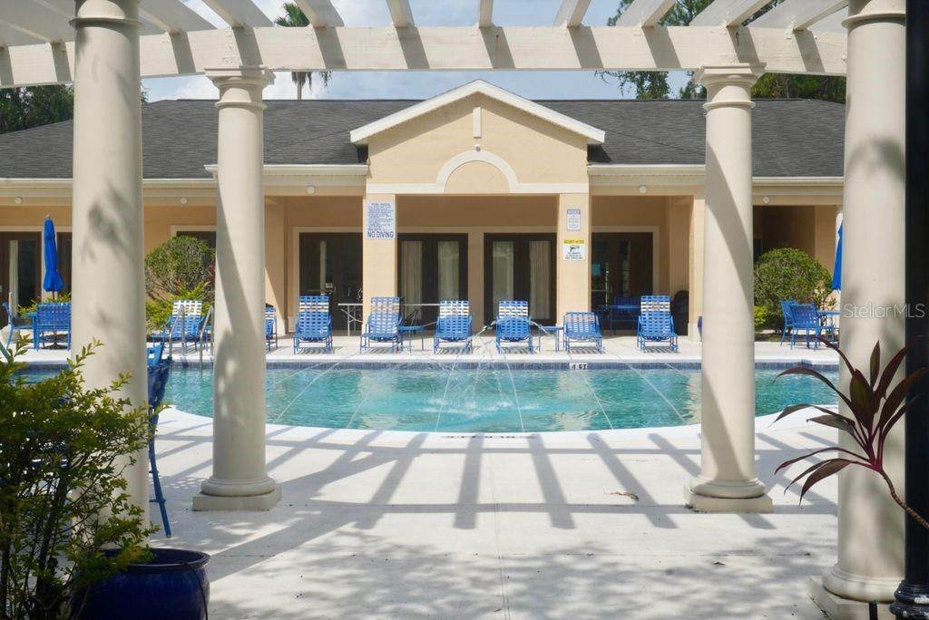 Pool Grand entrance