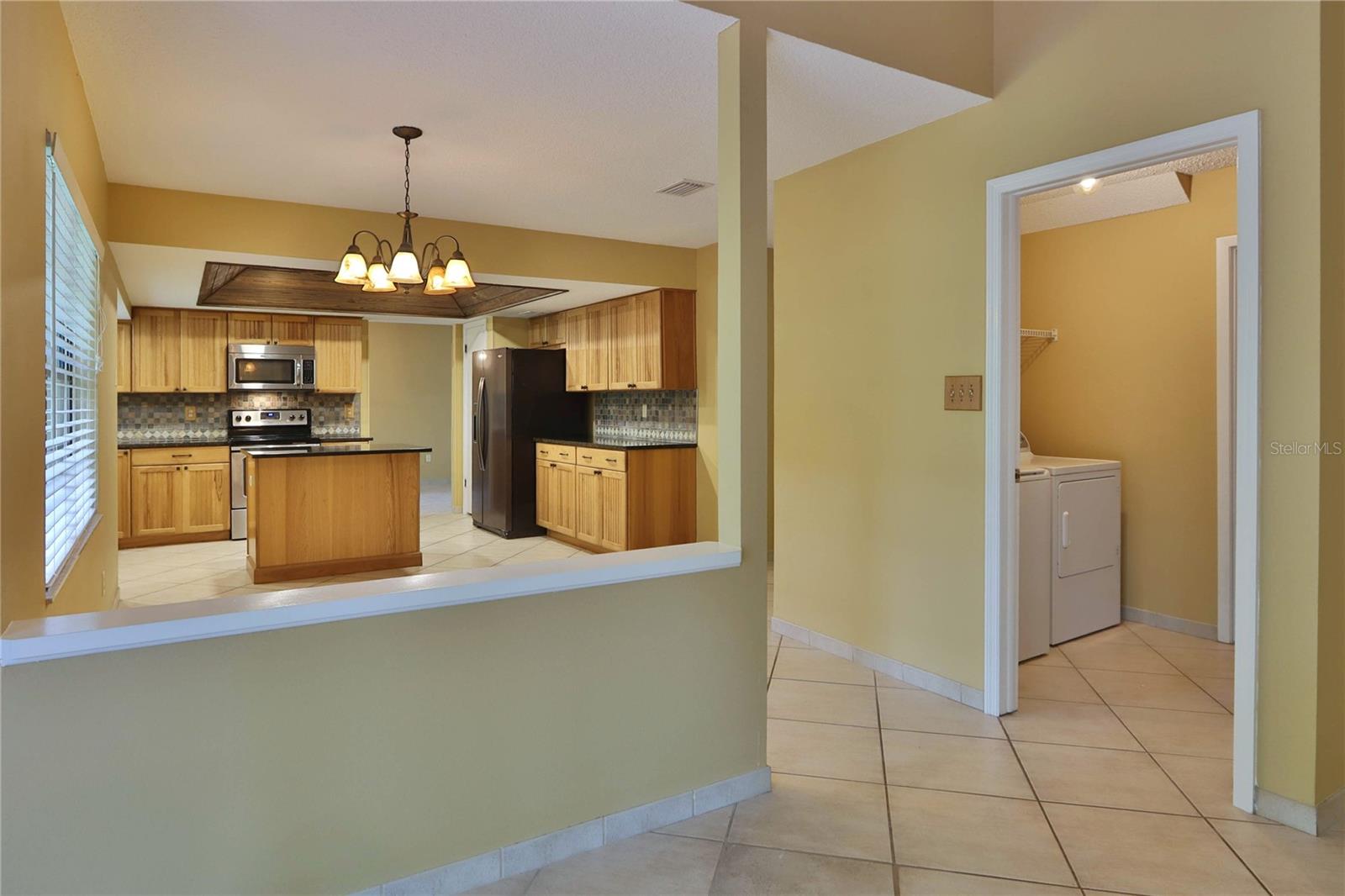 KITCHEN / LAUNDRY