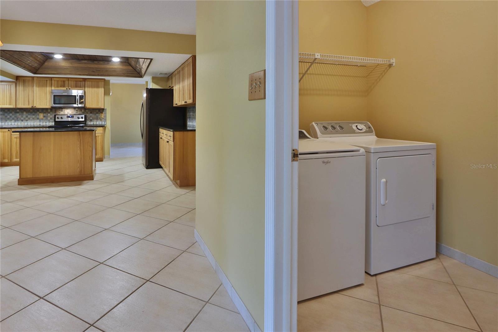 KITCHEN / LAUNDRY