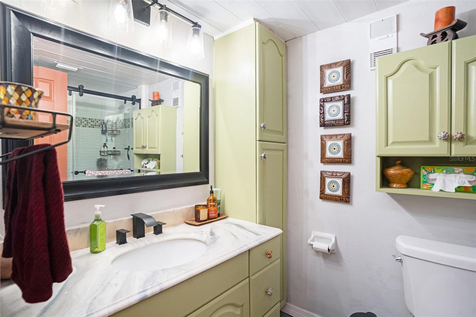 Primary Bedroom En-Suite Bathroom