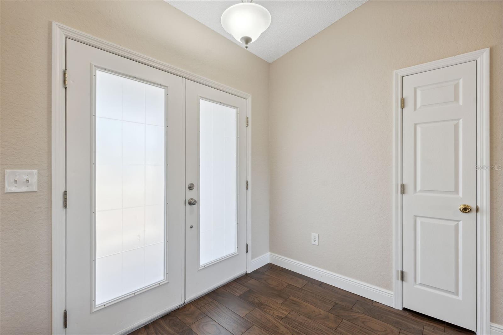 Interior Entrance/Foyer