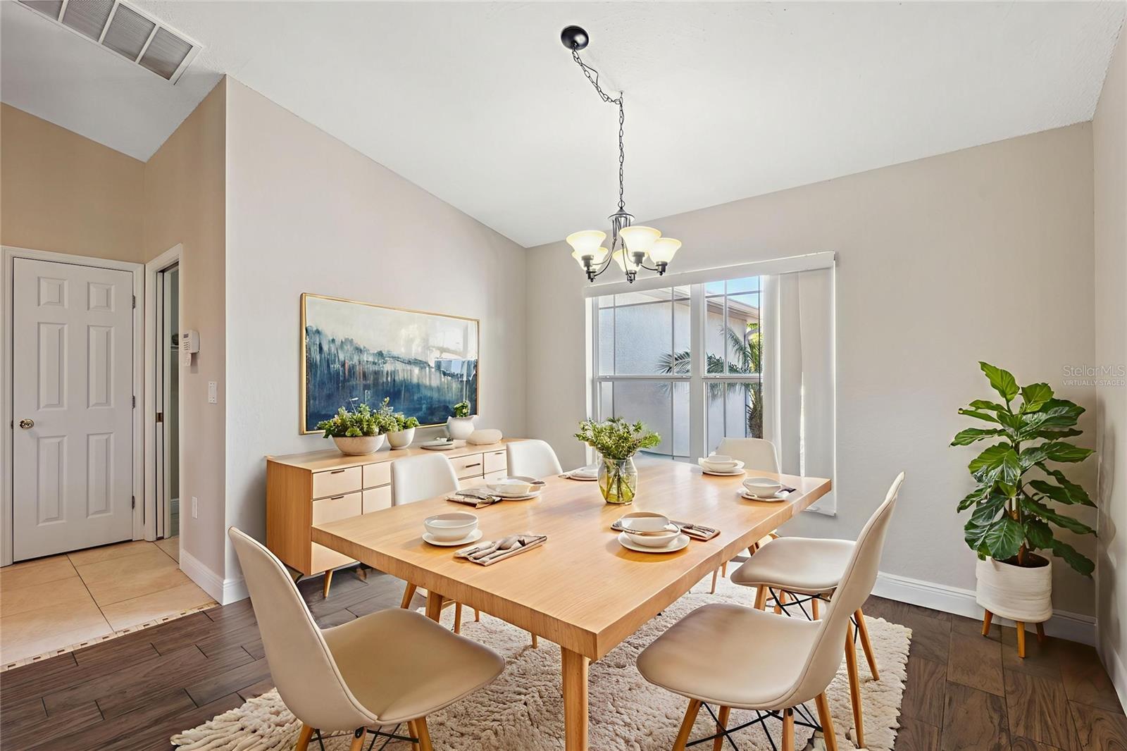 Dining Area (Virtually Staged)