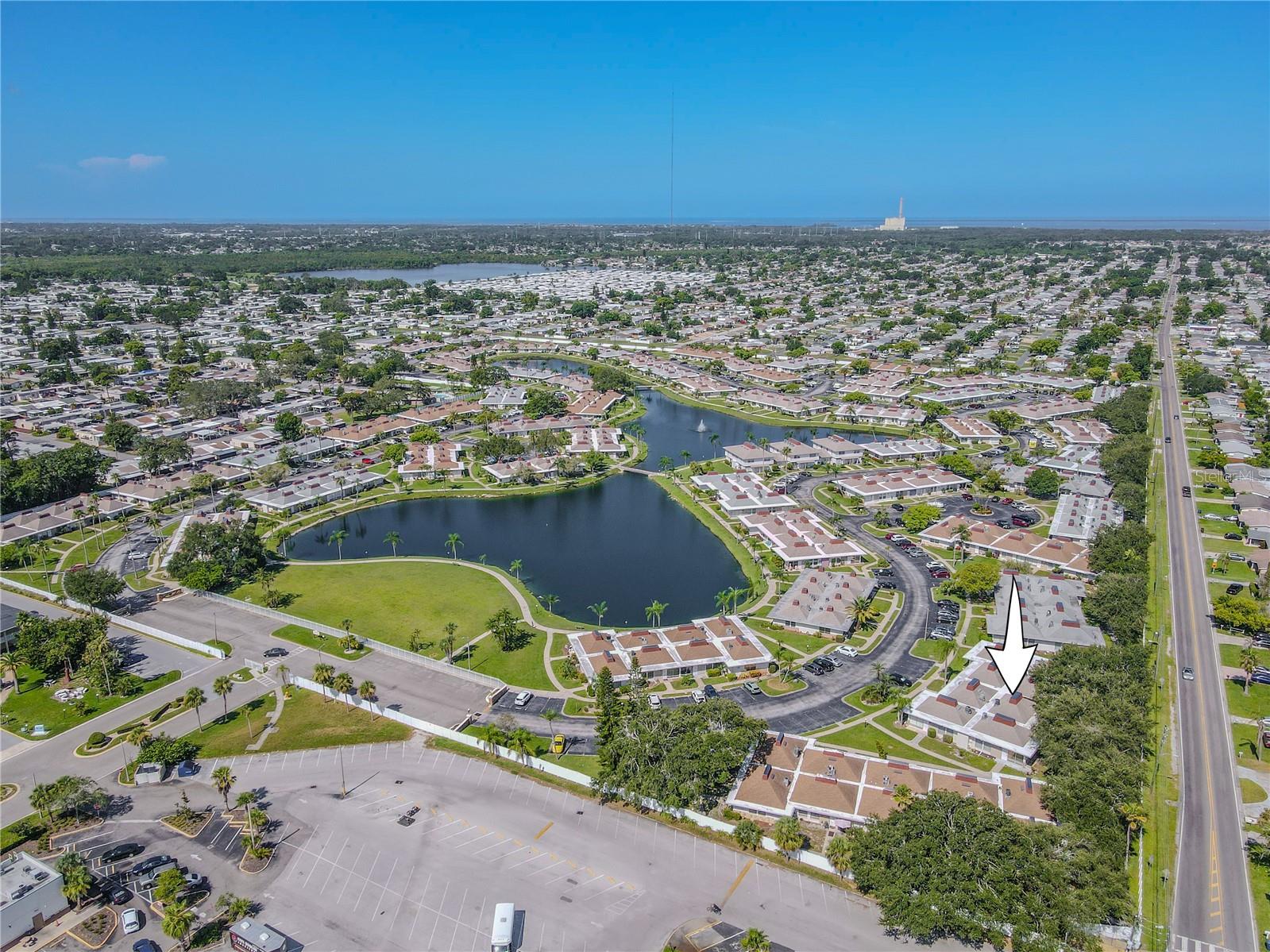 Tahitian Gardens is a well-kept, active 55+ community with plenty of amenities including a heated pool, shuffleboard, walking paths around a scenic lake, and a wide variety of clubs and social events—from arts & crafts to card games. Just 3.8 miles to Fred Howard Park and the Gulf beaches of Tarpon Springs, and within walking distance to CVS, Walgreens, Aldi, and public transit. Tampa and Clearwater airports are under an hour away.