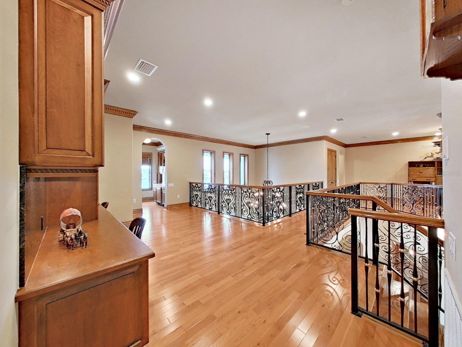 Loft with 2 Desks