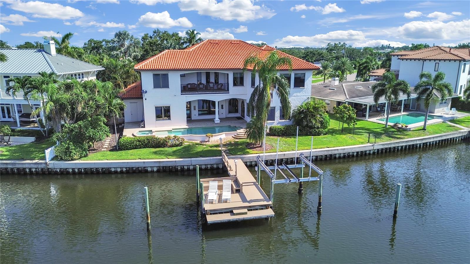 13000 lb. lift easy access to Tampa Bay & the Gulf!
