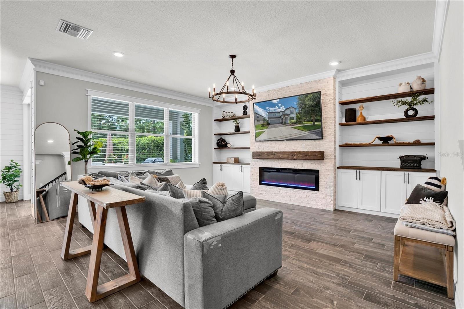 DESIGNER LIVING ROOM WITH COZY FIREPLACE