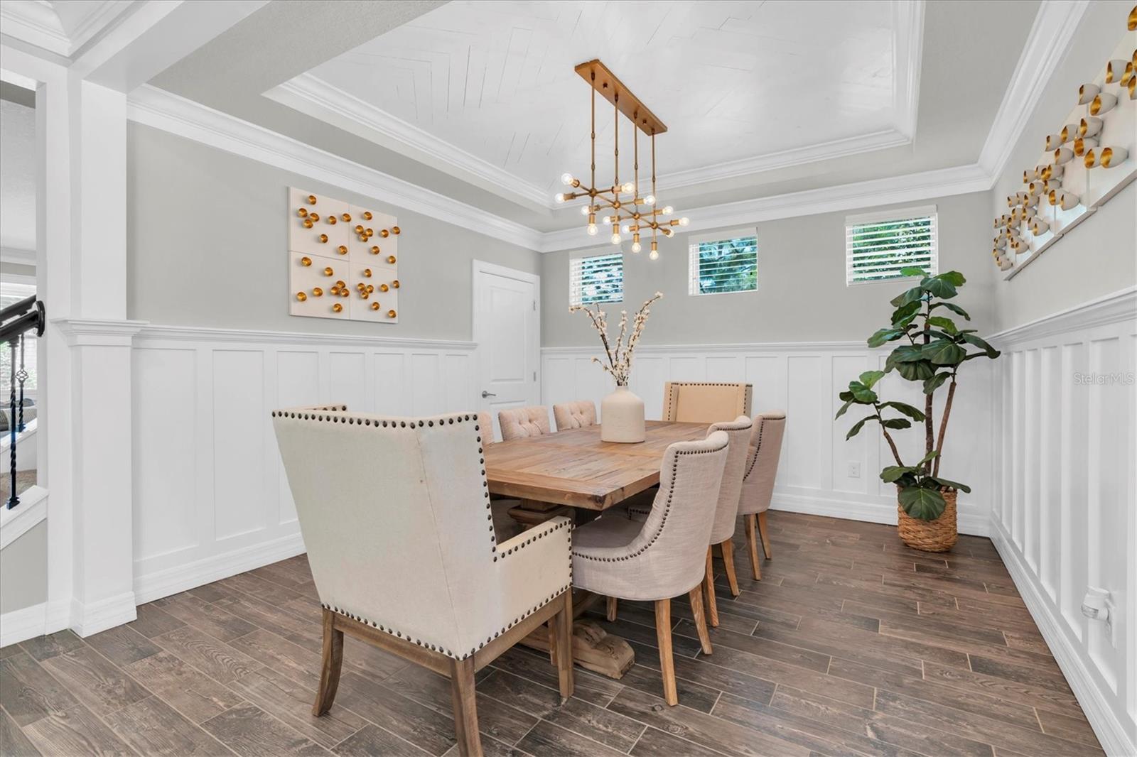 STUNNING FORMAL DINING ROOM