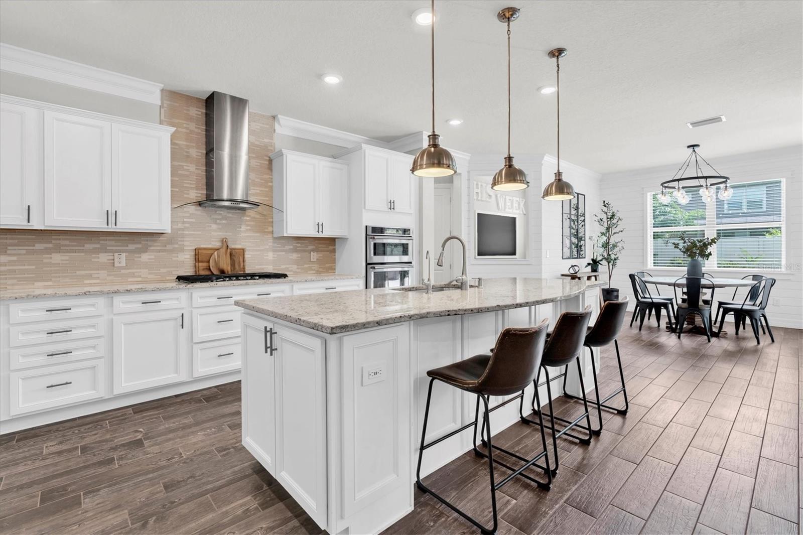 GORGEOUS GOURMET KITCHEN
