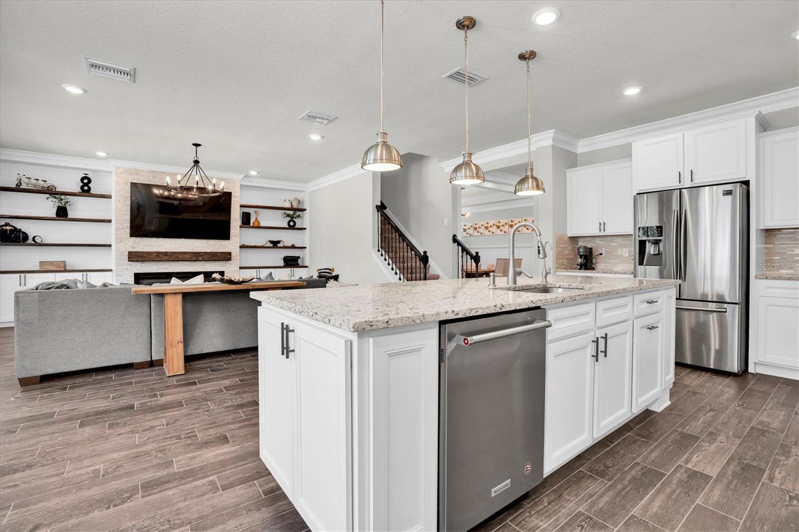 OPEN FLOOR PLAN