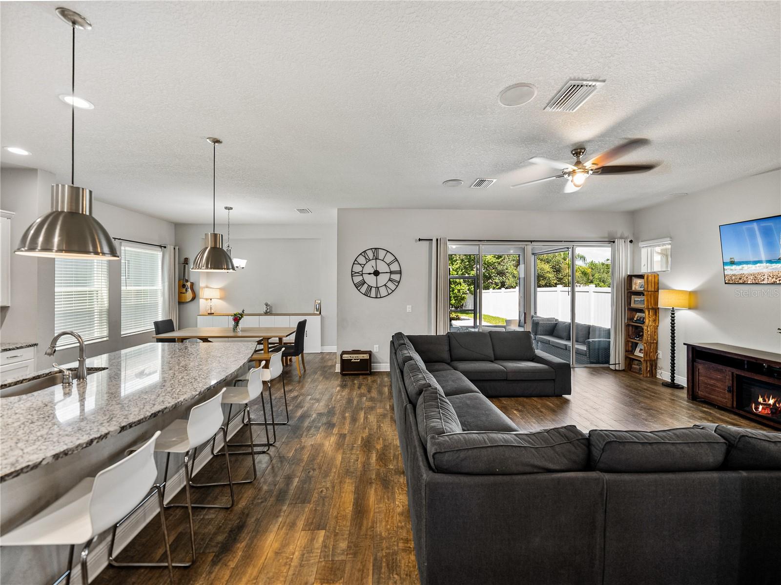 Open kitchen, family room and family table