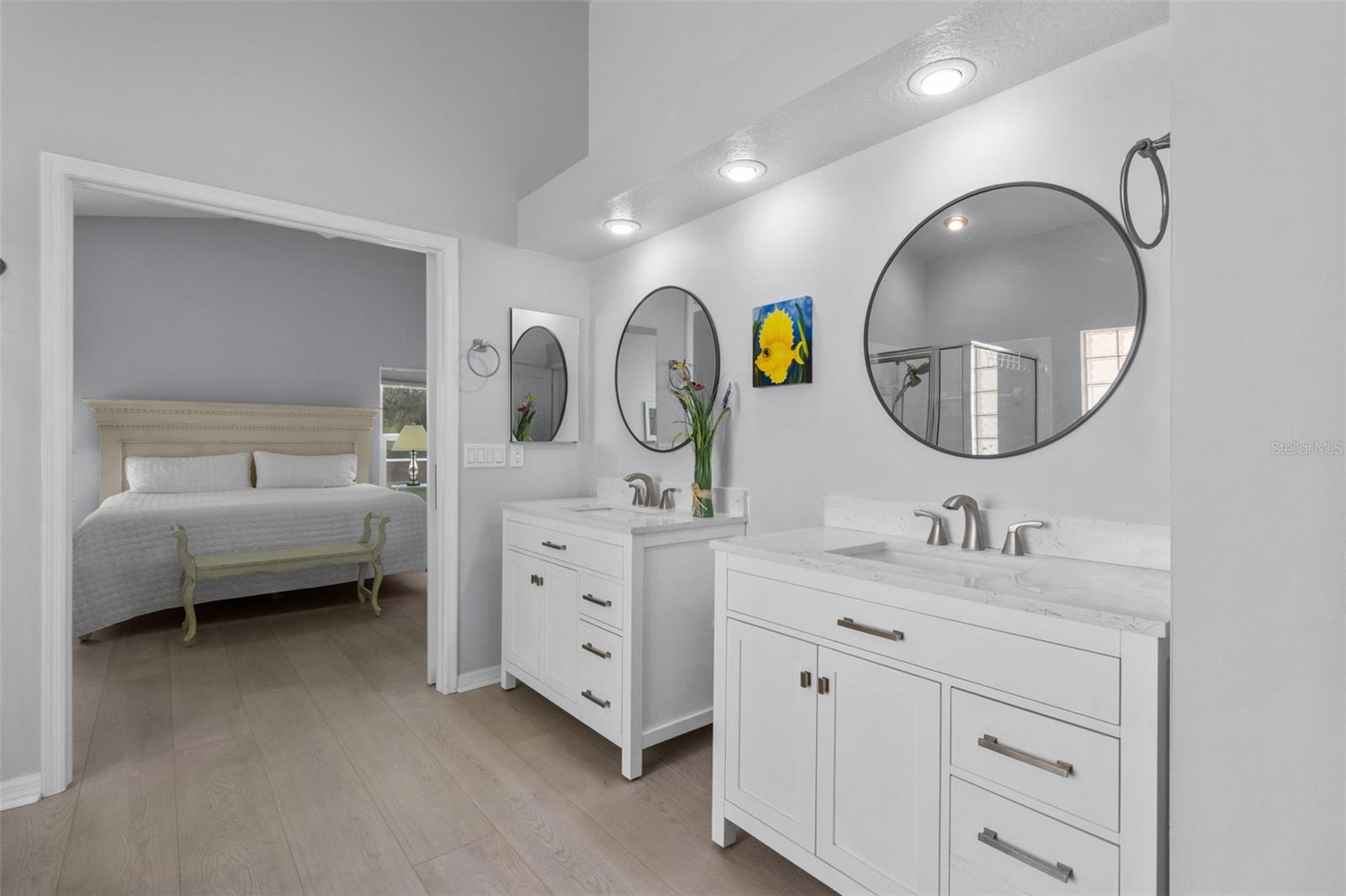 2 vanities with quartz tops