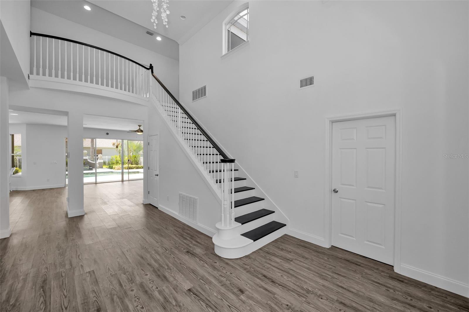 Foyer/Staircase