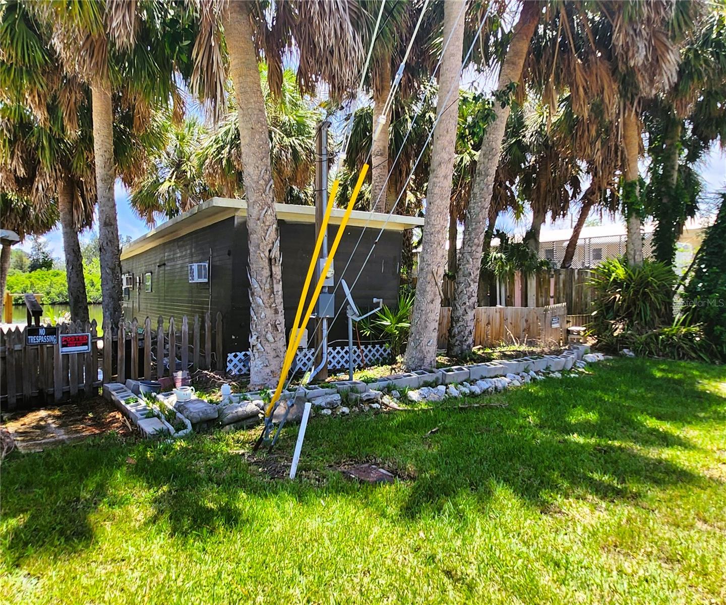6977 Edgewater Dr.: Frontyard, dirt driveway, 1 bedroom, 1 bathroom MH, 410sf