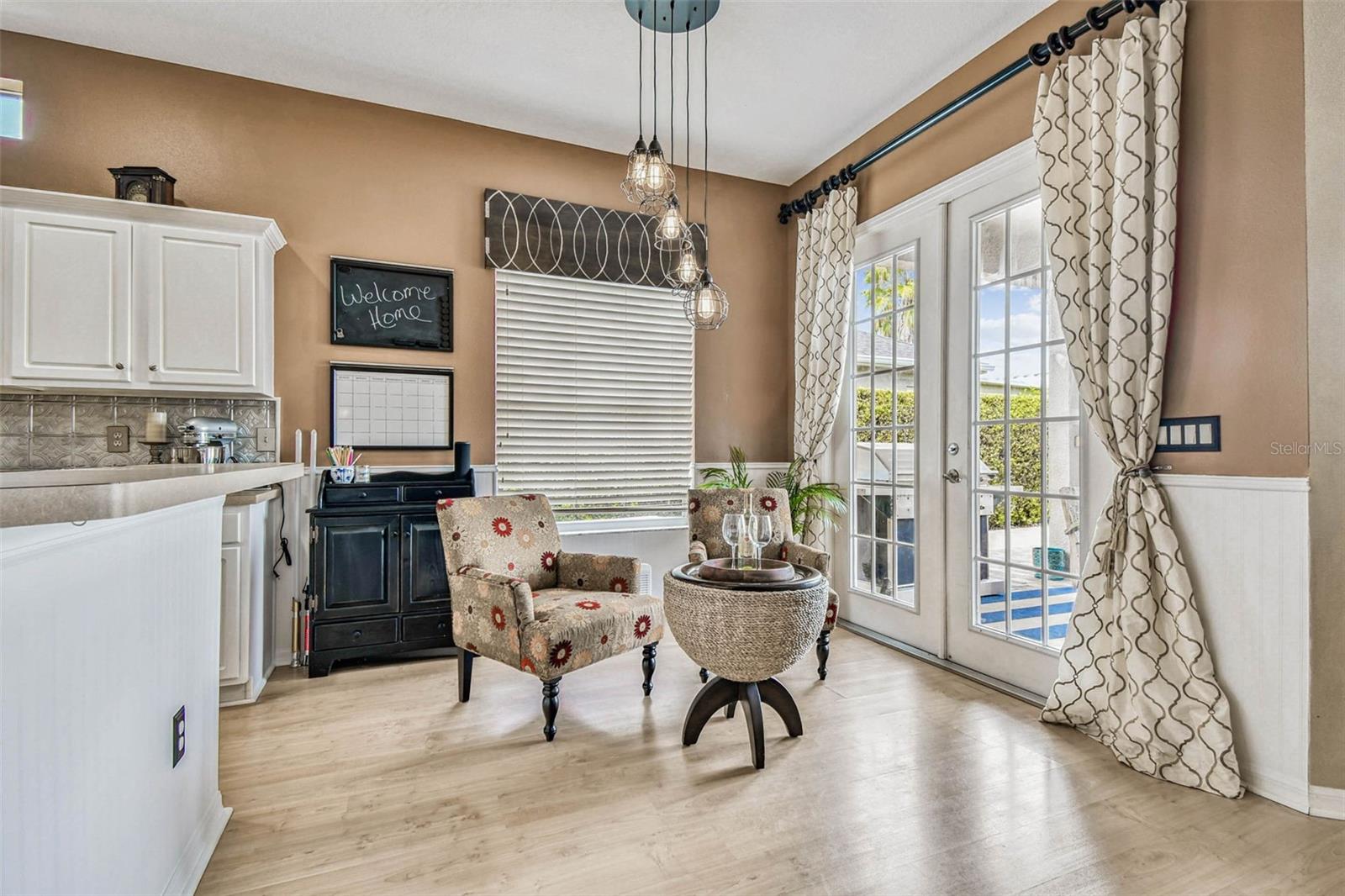 Sitting Room/Eat In Dining