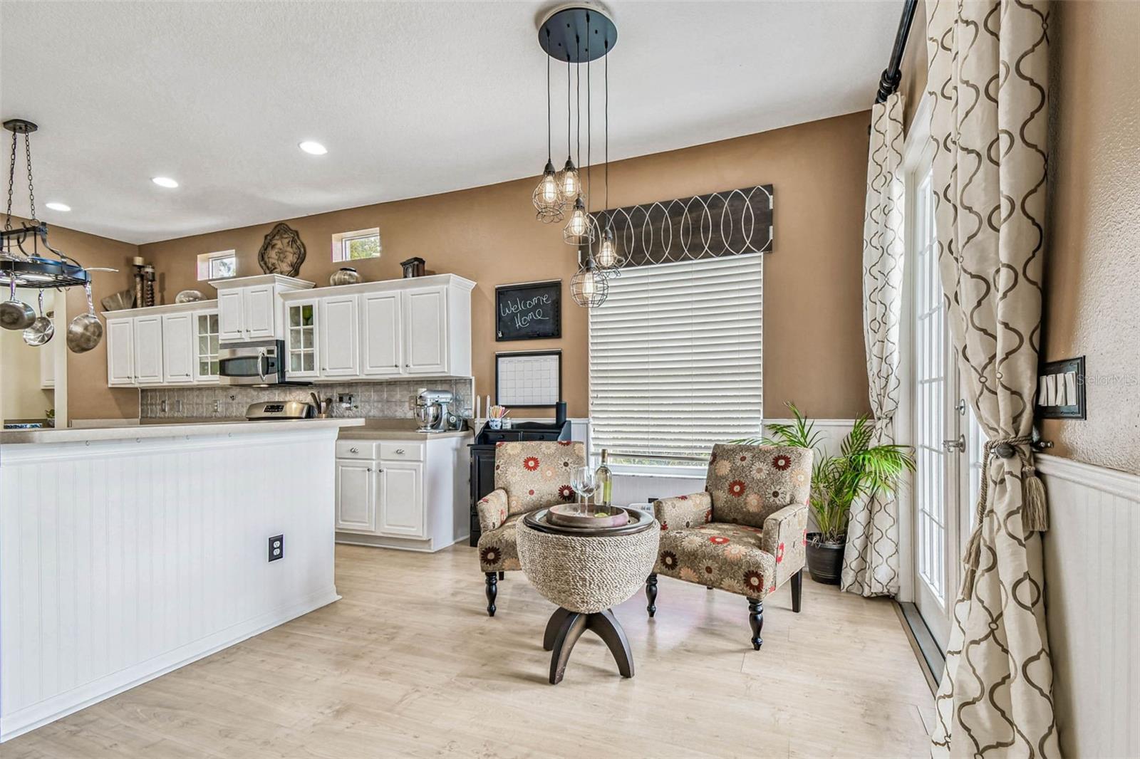 Sitting Room/Eat In Dining