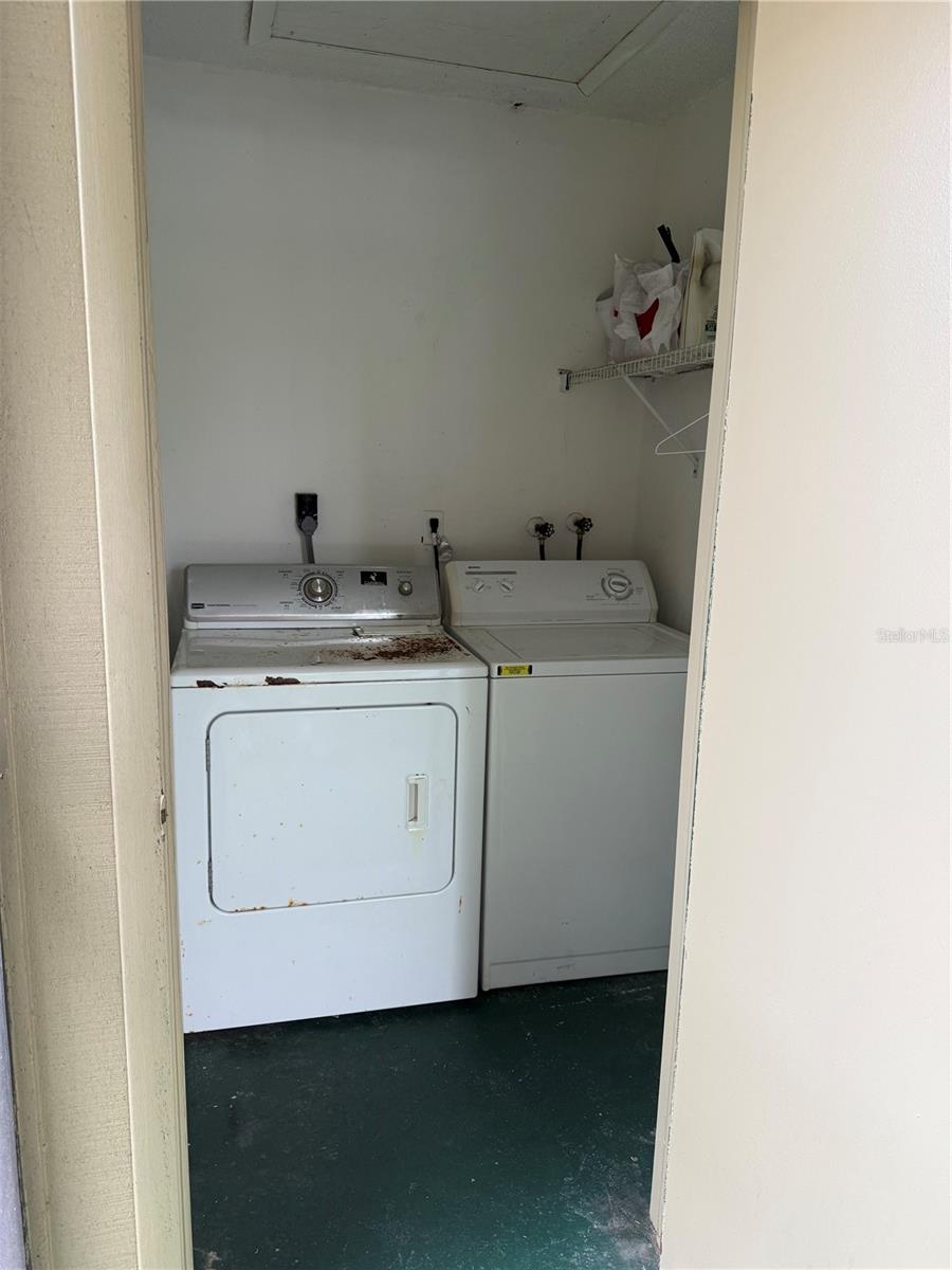 WASHER/DRYER INCLUDED (OFF BALCONY)