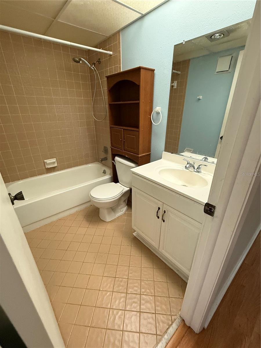 MAIN BATHROOM