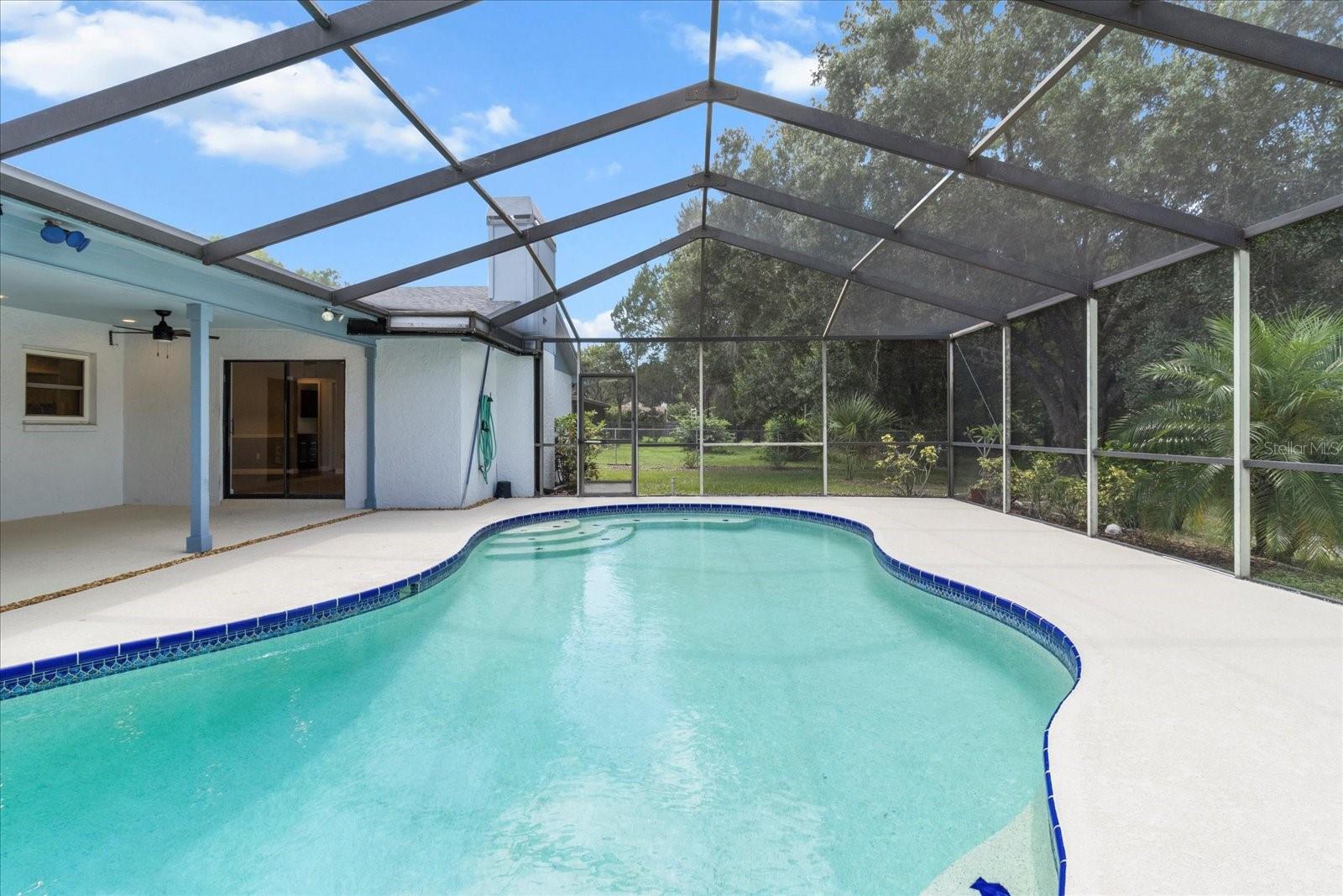 Large 6’ deep pool approx  17x30