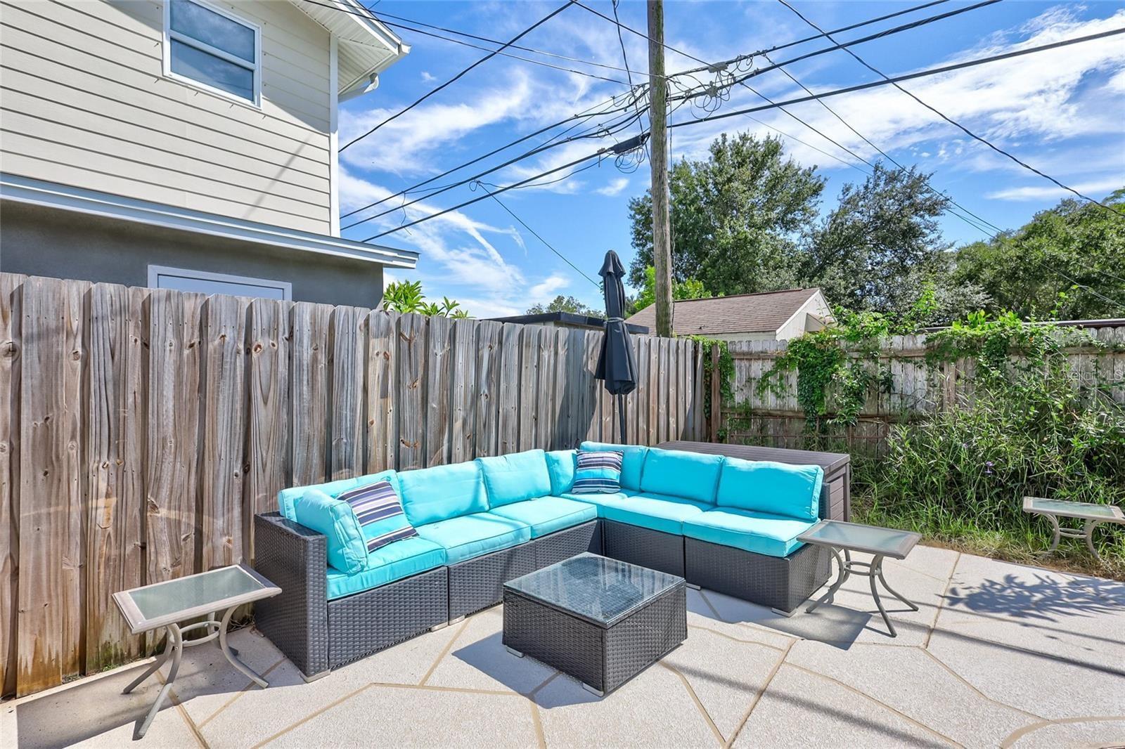 Poolside Lounge