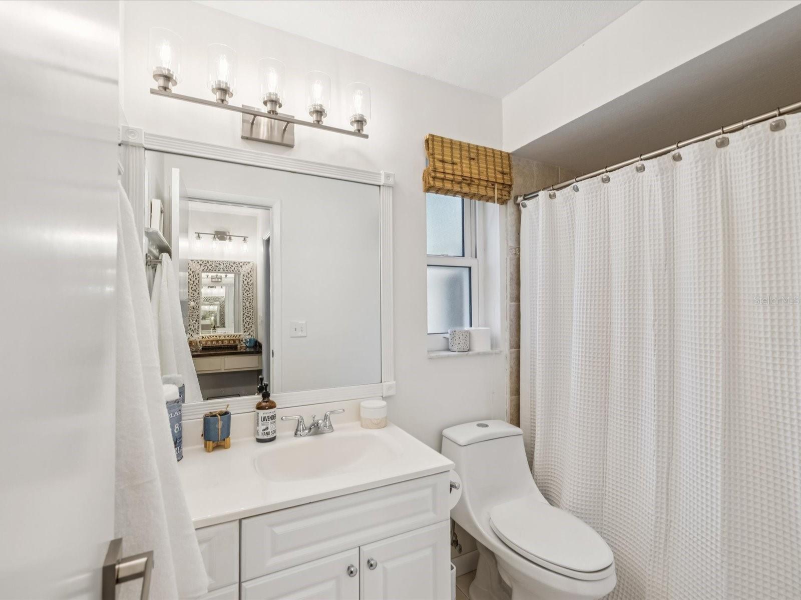 Primary En-Suite Bath
