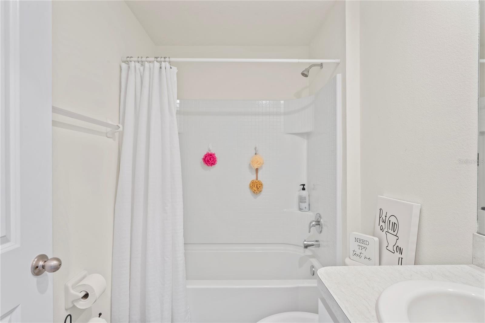Bathroom 2 Tub/shower