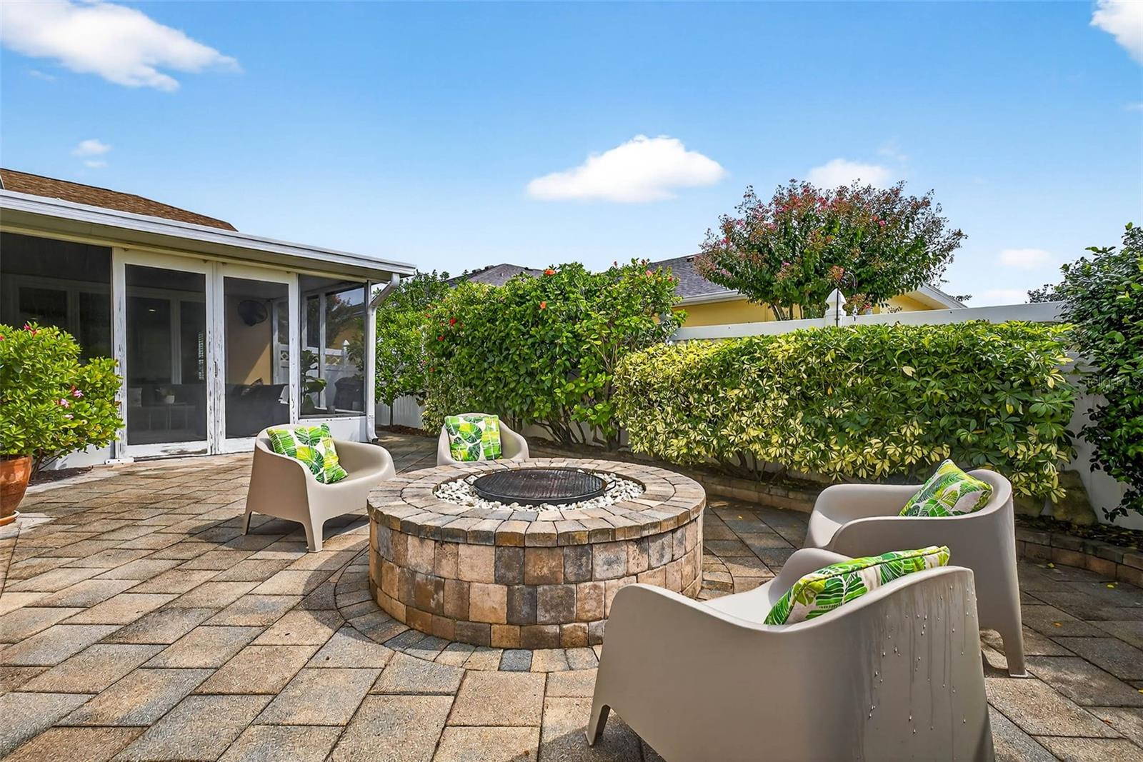 Additional open air lanai space with fire pit