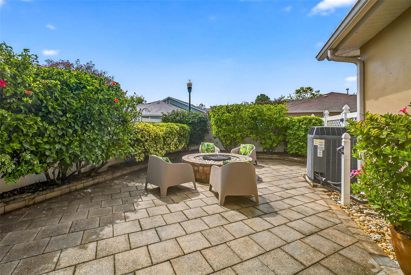 Additional open air lanai space with fire pit