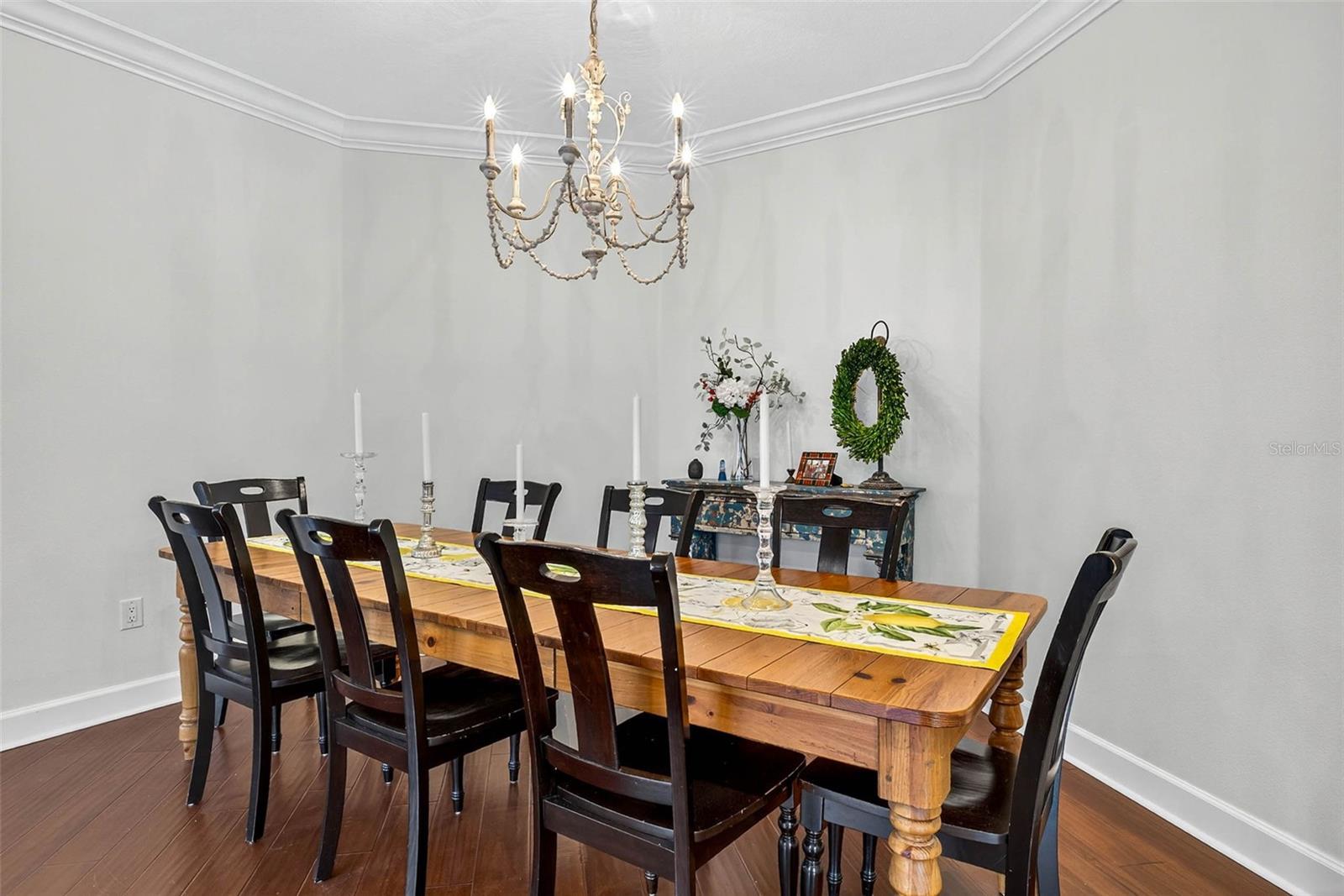 Spacious formal area