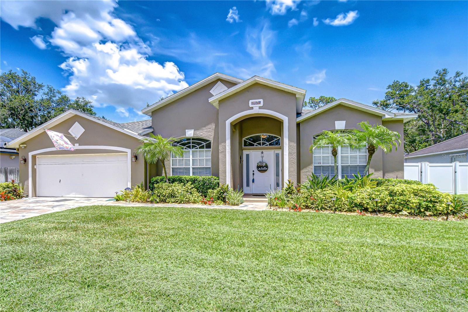 Stunning pool home in Bloomingdale!