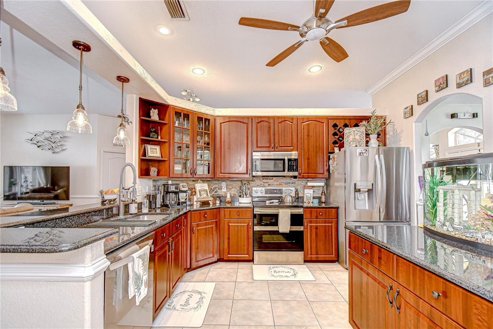 Spacious chefs kitchen!