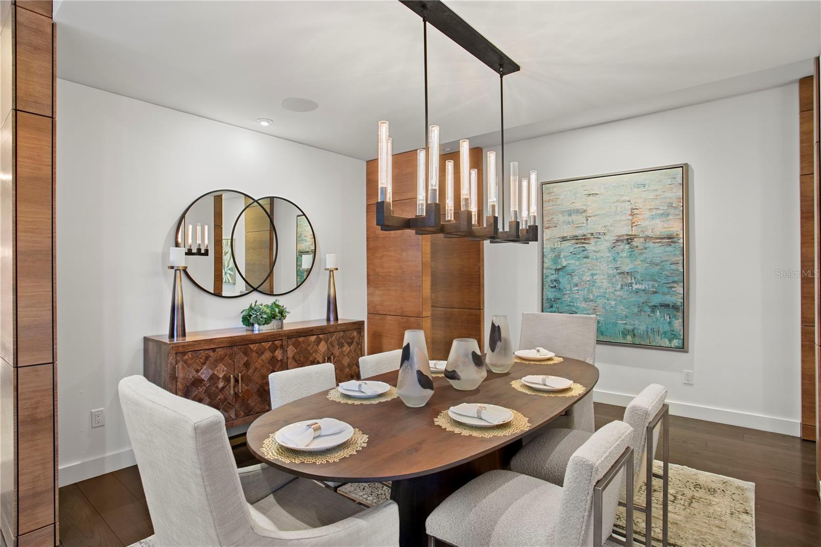 A few graceful paces from the entrance, discover a beautifully appointed dining salon, designed for romantic dinner parties and lingering conversation.