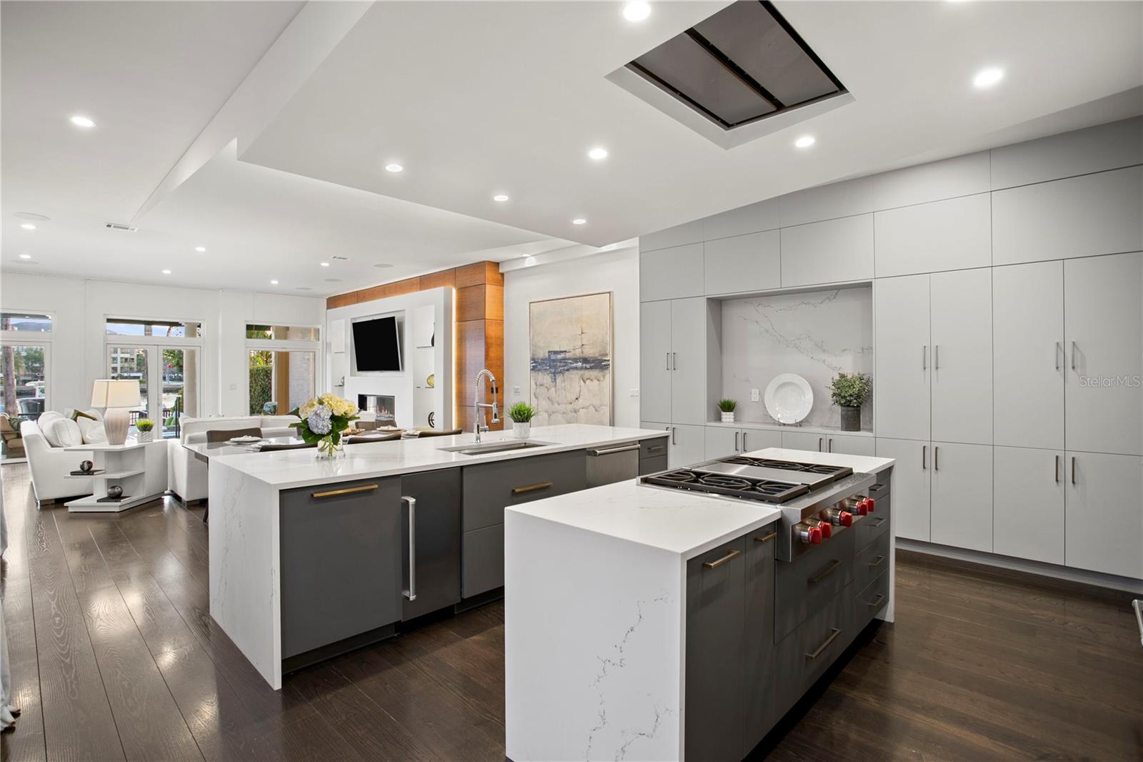 For your private Chef (or the cook of the house), the kitchen will not disappoint