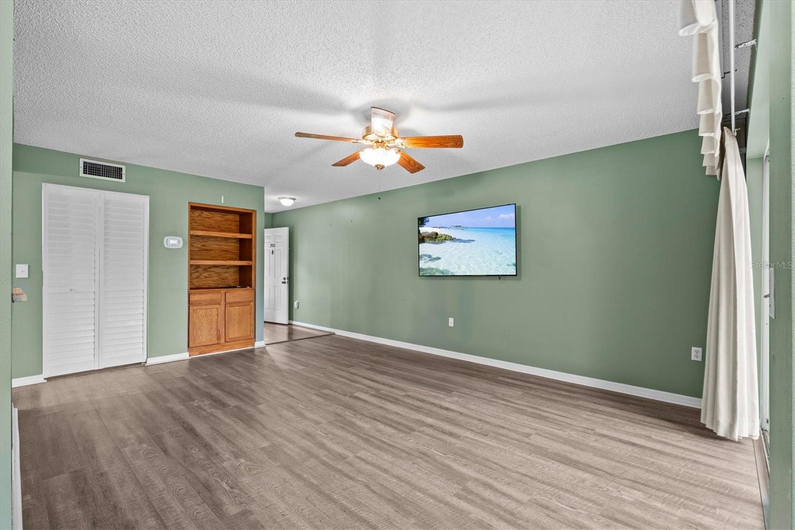 Living room with TV that will be staying with the condo.