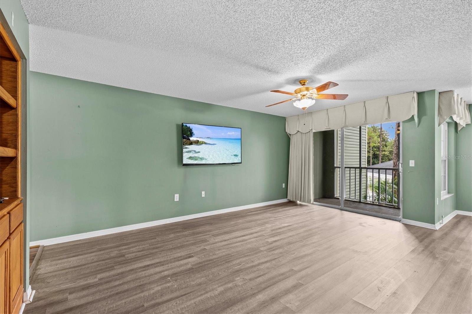 Balcony area that is screened, covered and private.