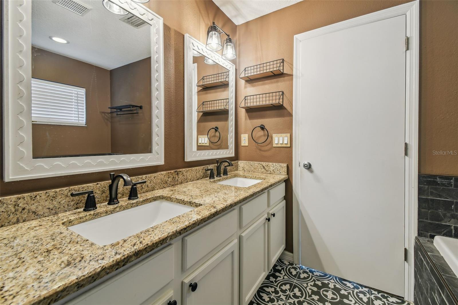Double vanity
