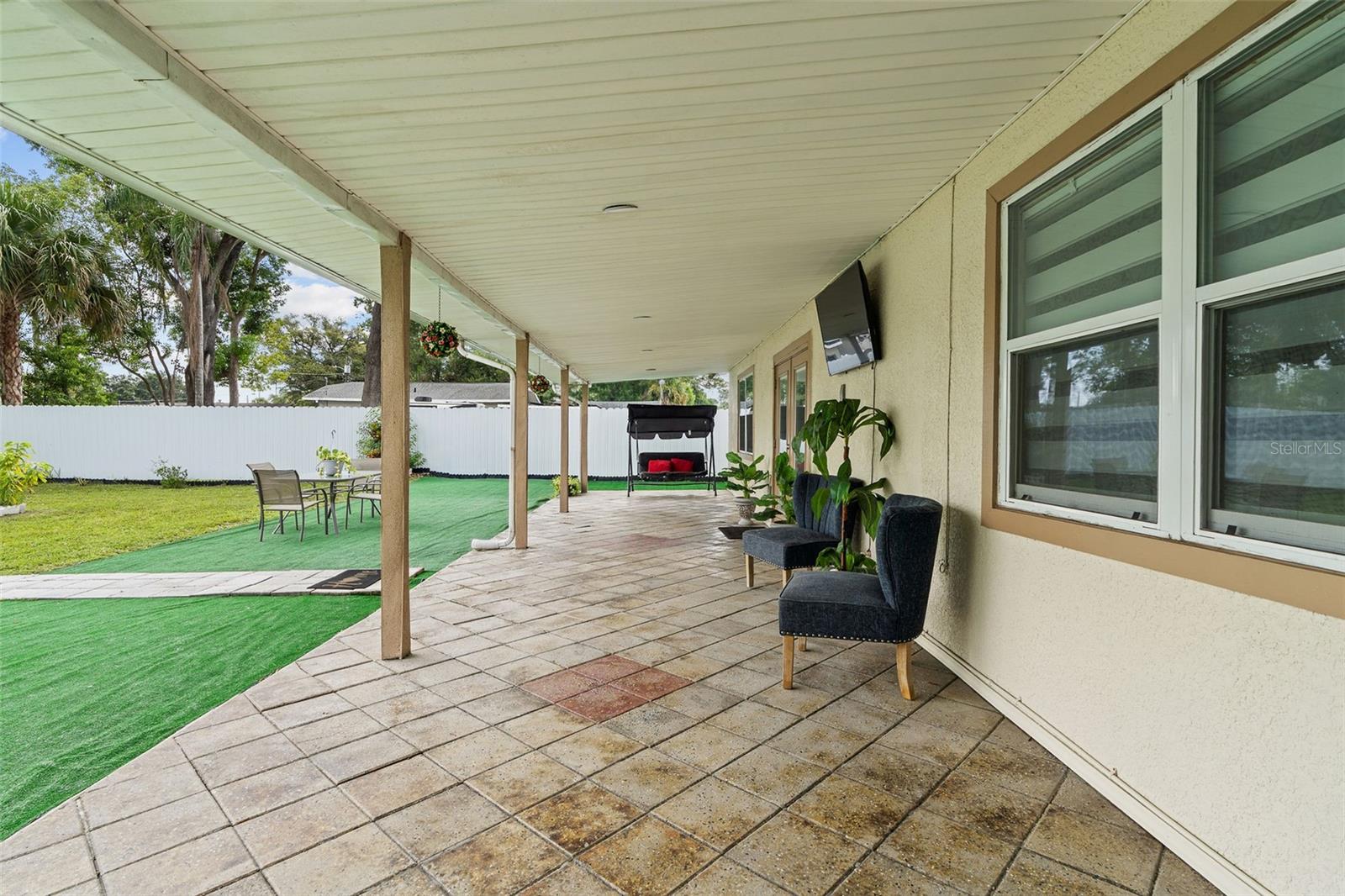Oversized porched area for family events!