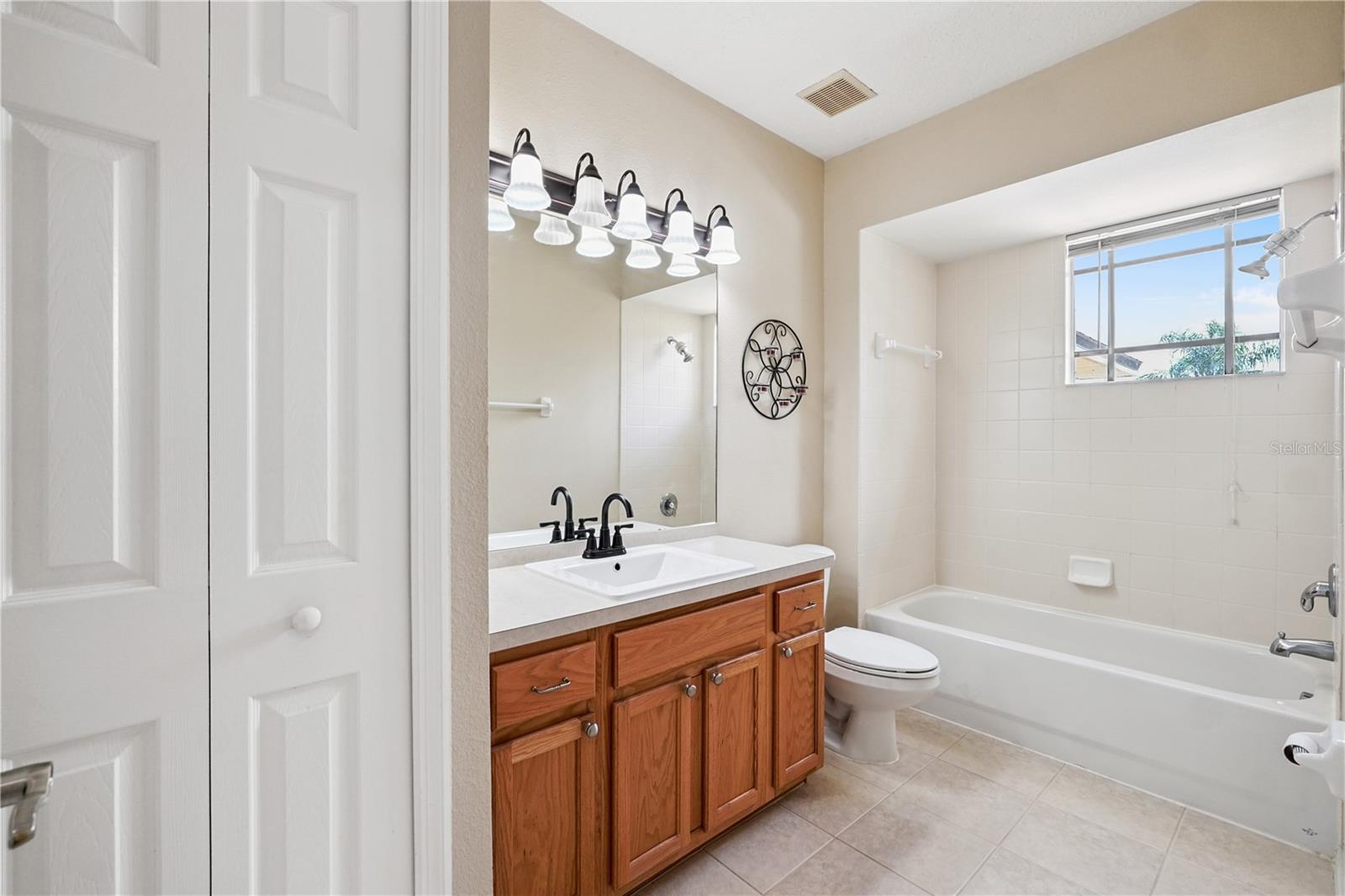 Hall full bathroom