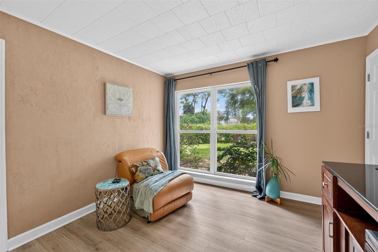 Bedroom #3 - Cozy layout with side backyard view