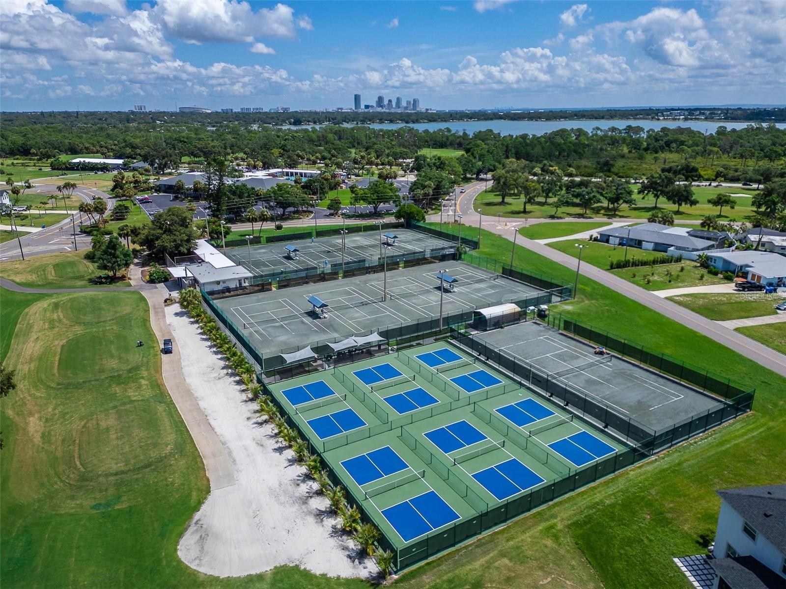 St. Petersburg Country Club amenties