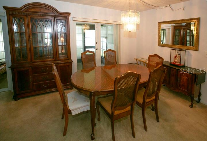 fits a full size dining set