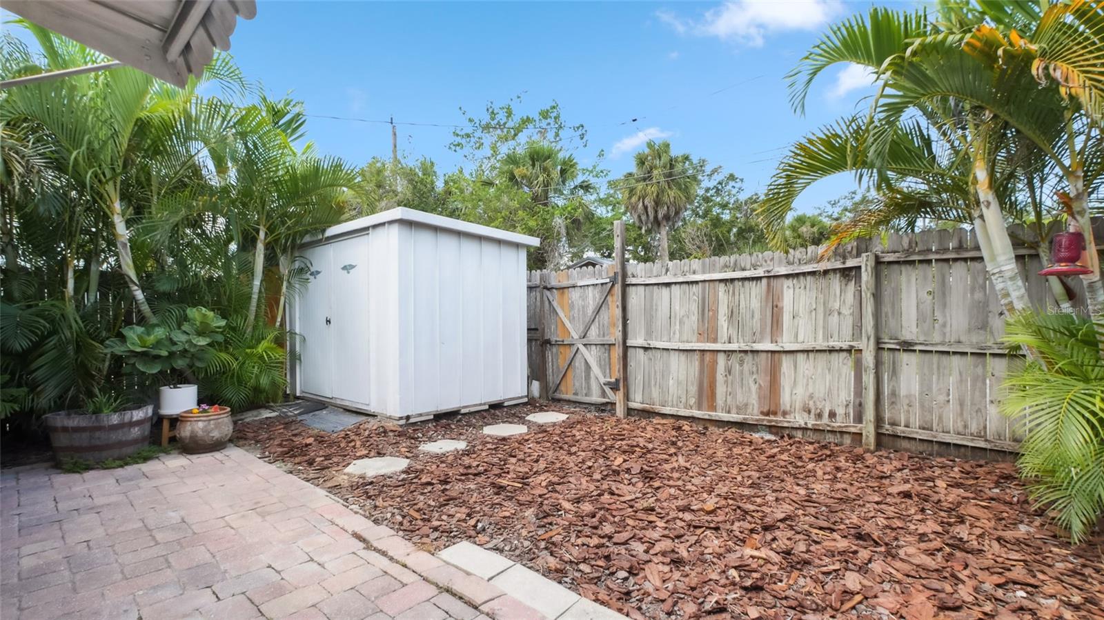 Storage unit and alley access in rear of lot
