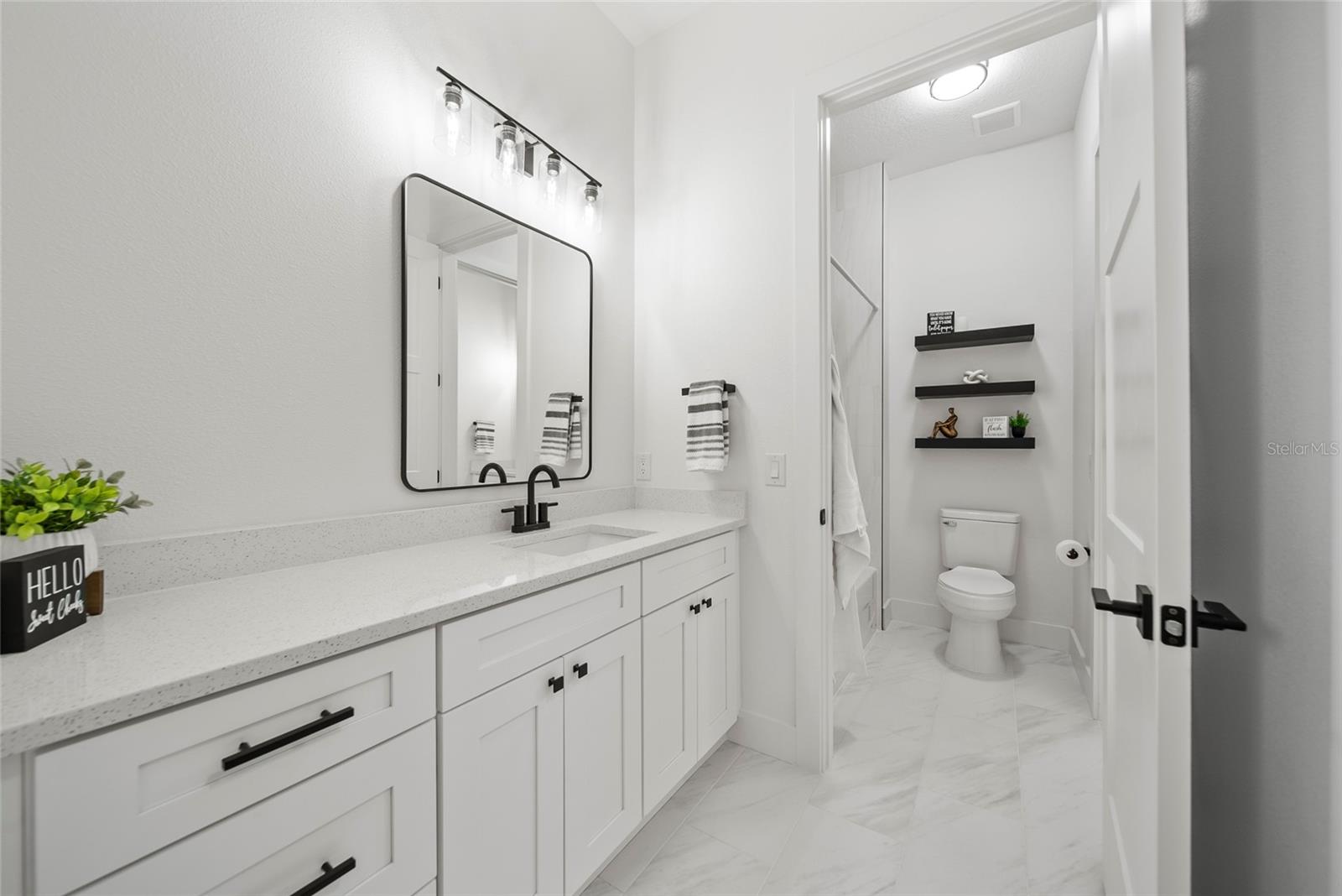 ensuite bathroom 2
