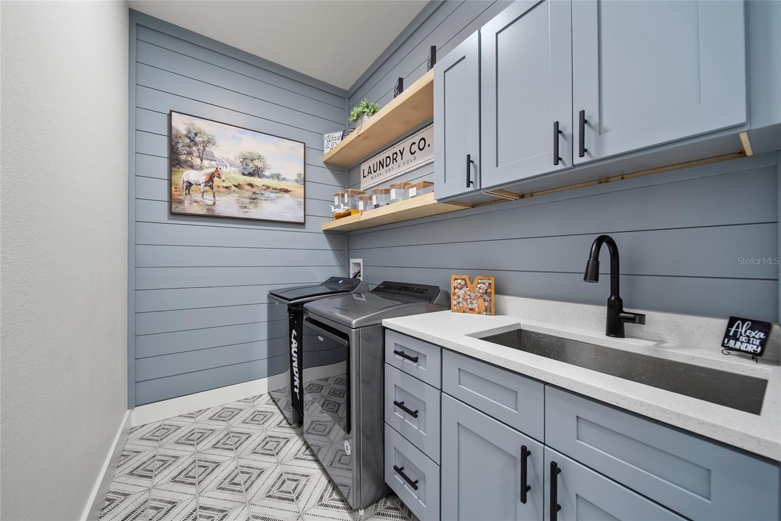 laundry room with large farmsink