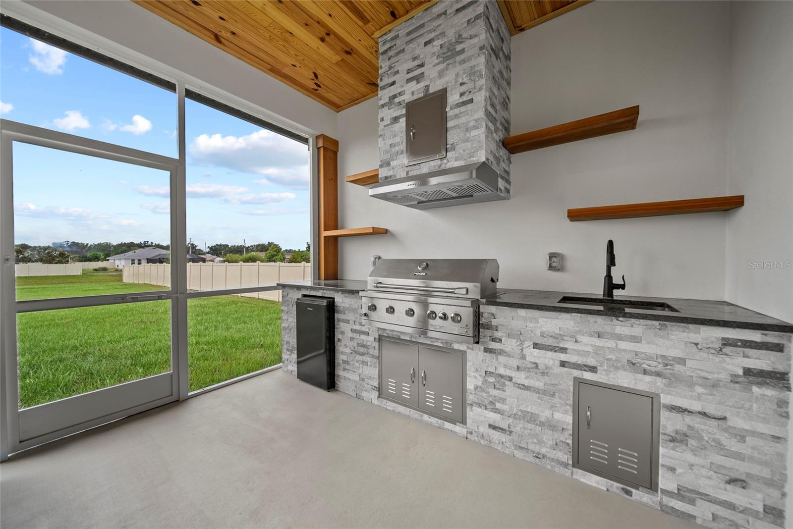 gourmet outdoor kitchen