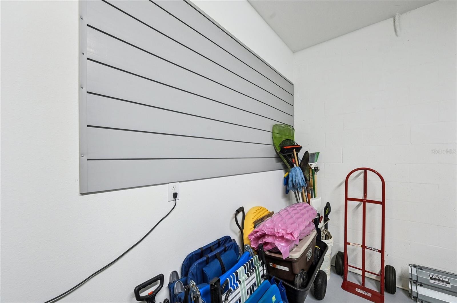 Tool hanging